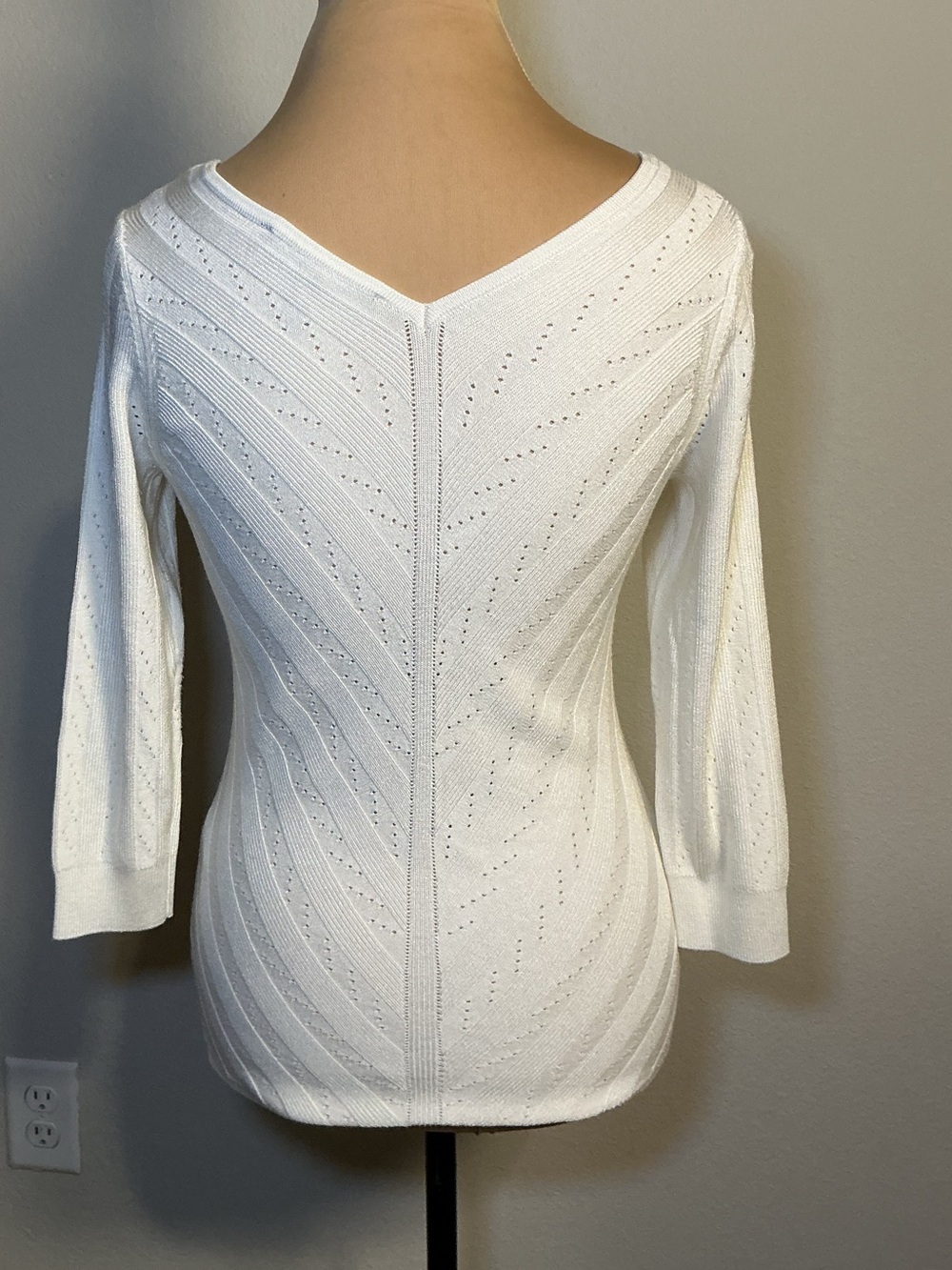 Ivory V-Neck Knit Sweater Top - Picture 3 of 6